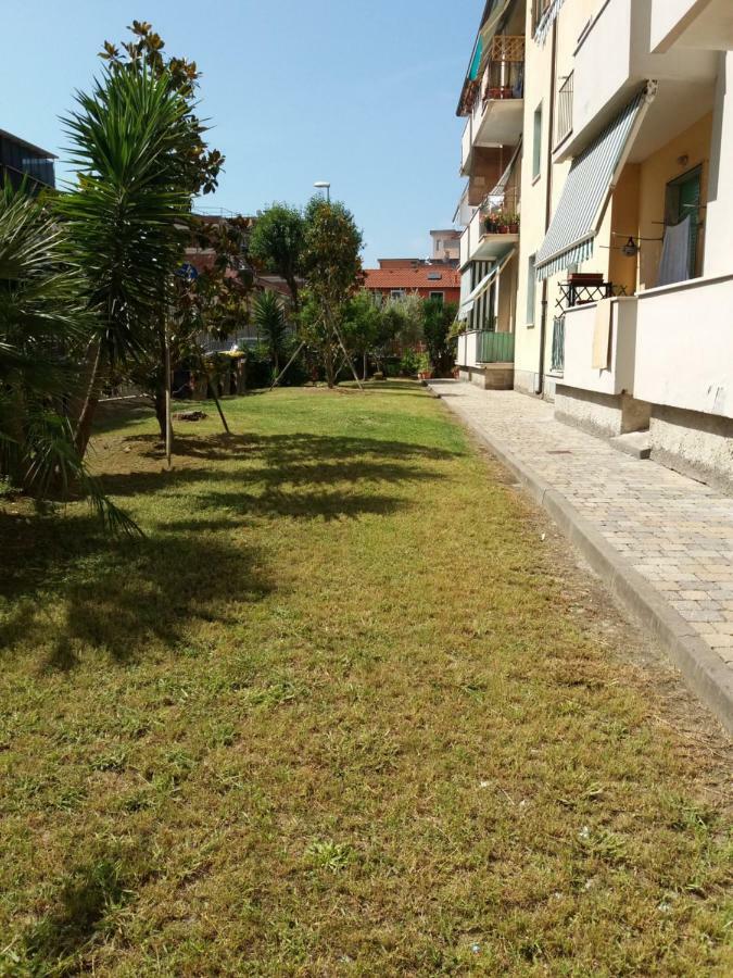 Casa Vacanze Lida Marina Di Carrara Exterior photo